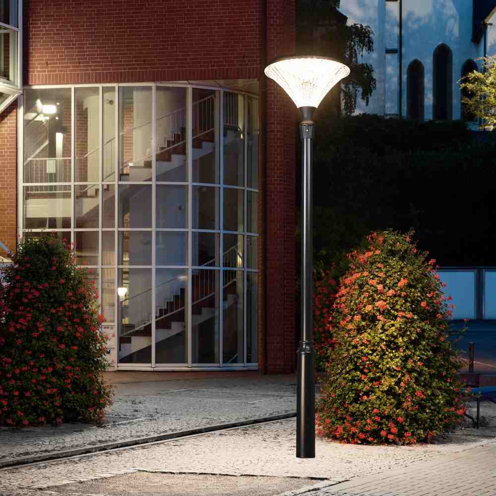 Luz de poste solar comercial en poste | Accesorios de iluminación para exteriores