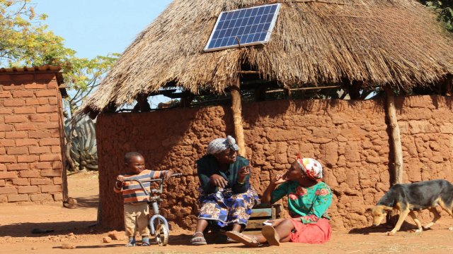 Sistema de iluminación solar para hogares en aldeas: iluminando caminos hacia un futuro sostenible