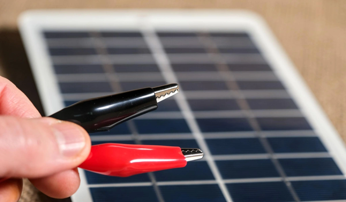 Mini cargador de bater&iacute;a solar con clips para electr&oacute;nica de bricolaje.webp